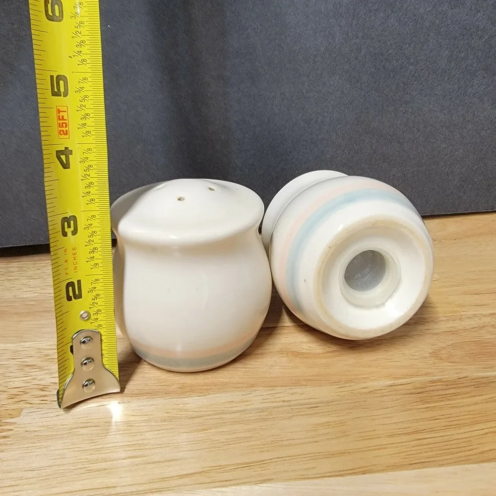 VTG Pfaltzgraff Sunrise Good Quality‎ Stoneware Salt And Pepper Shaker Set